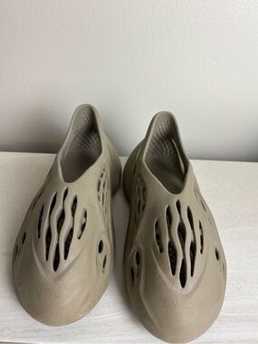 YEEZY Foam runners men US 9